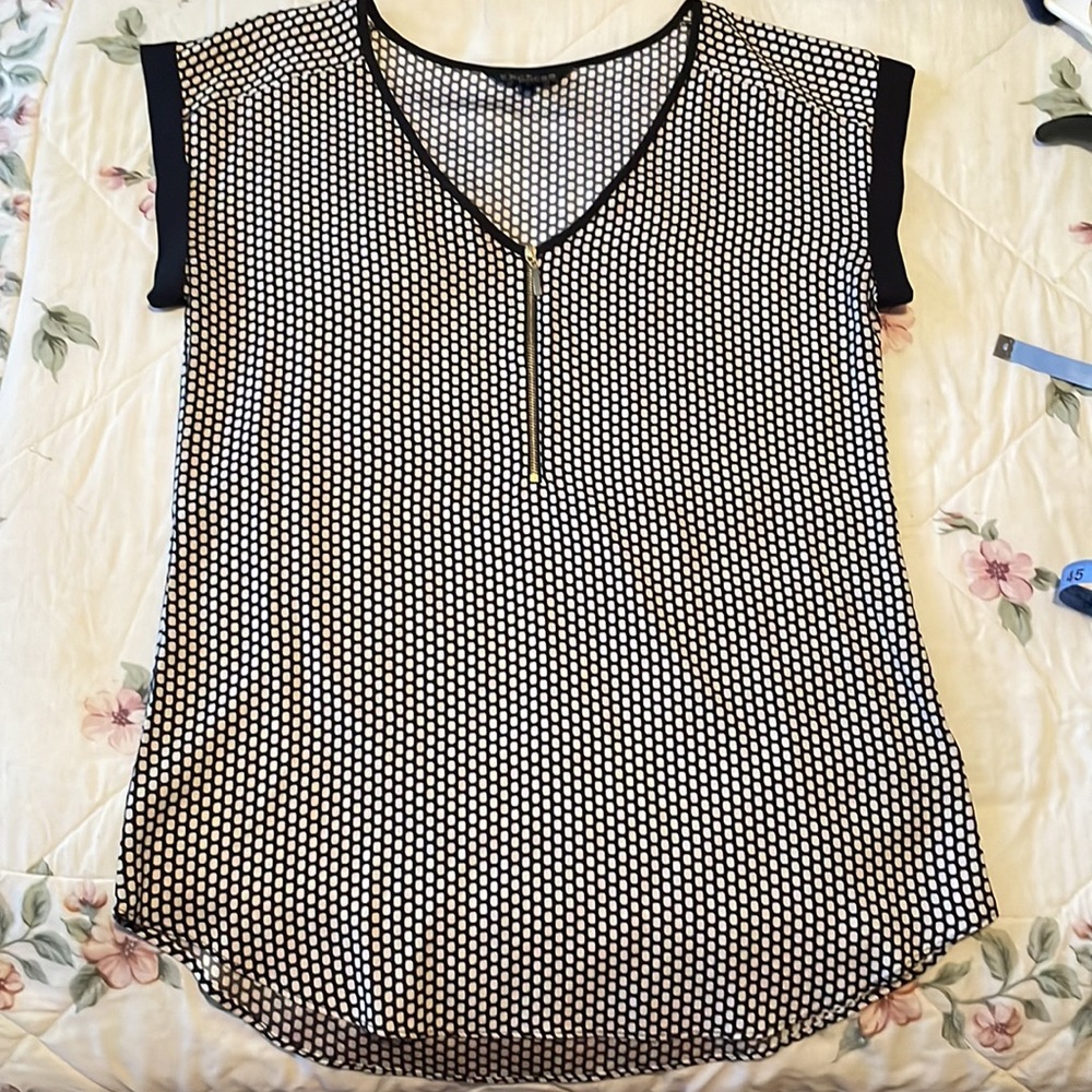 Express Small Front Zipper Top